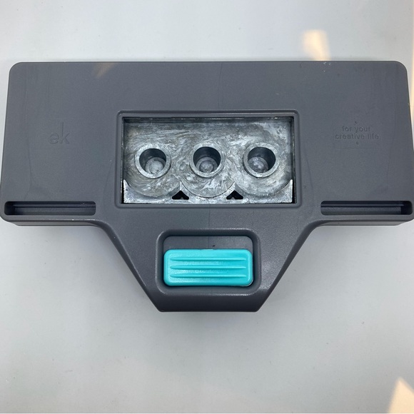 EK Success Tools Edger Punch - Circles - Picture 3 of 6